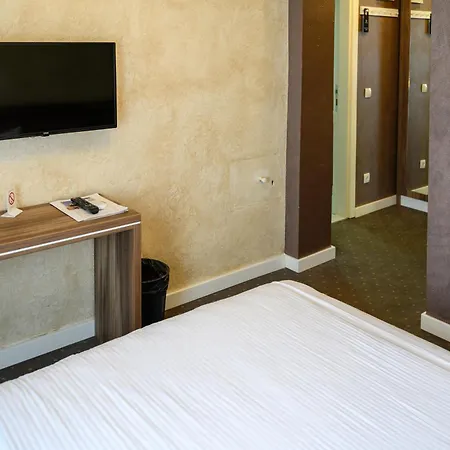 Mv Monogram Hotel 3*